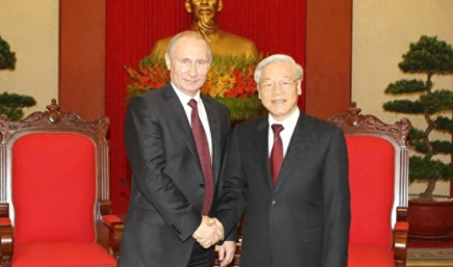 普京抵达越南 深化友谊与合作的访问