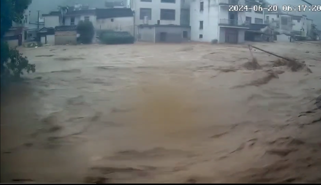 黄山暴雨有房屋倒塌车被冲走 居民区变汪洋泽国