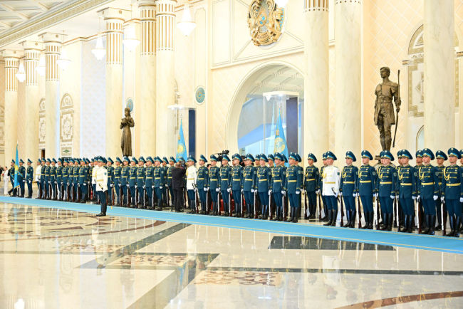 图片快讯丨习近平出席哈萨克斯坦总统托卡耶夫举行的欢迎仪式