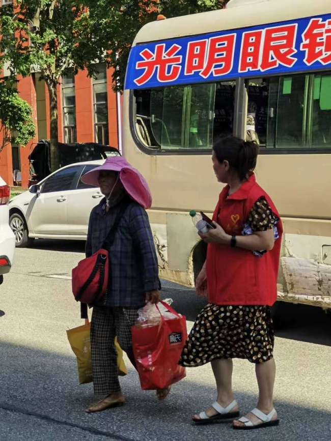 探访华容县安置点：住宿舍吃食堂，生活有序