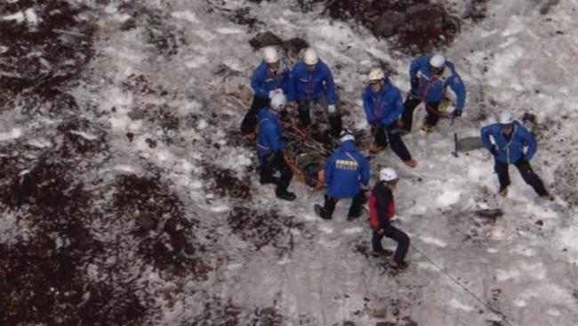 警圆报告外国籍须眉登富士山时生一火 谢山尾例欢催