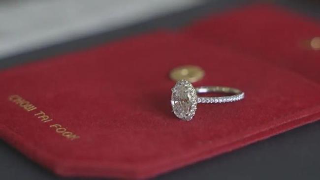 新婚夫妻结婚三天 价值100多万元的礼金钻戒被盗