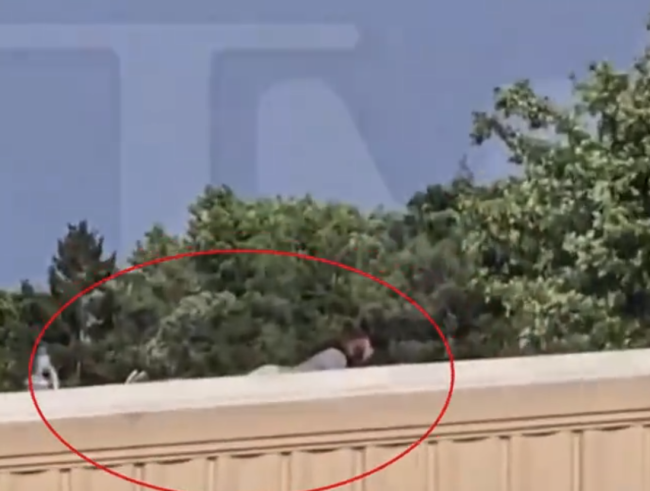 枪手在屋顶瞄准特朗普画面曝光 共和党人藏暗处