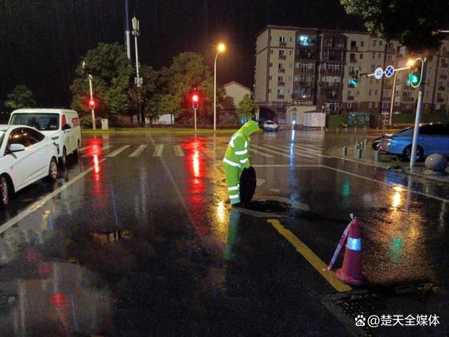武汉一地积水内涝 应急管理局回应