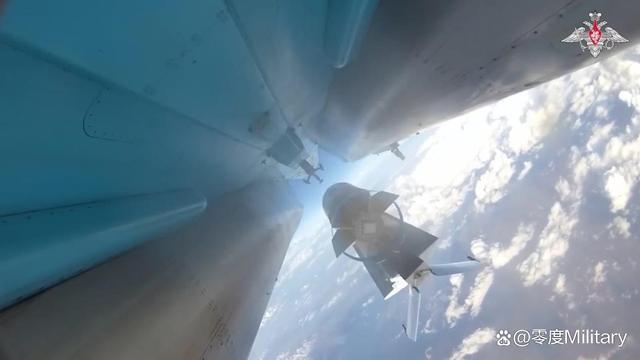 俄首度公开FAB-3000航空炸弹打击 UMPK套件显威力