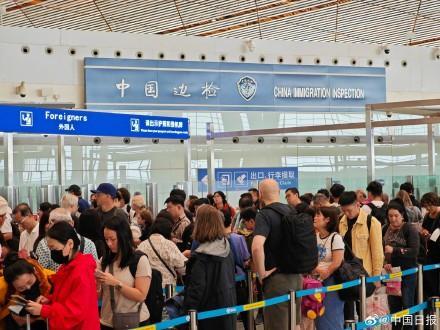 北京口岸2024年上半年共办理免签入境外国旅客30.7万人次 China Travel爆火带动
