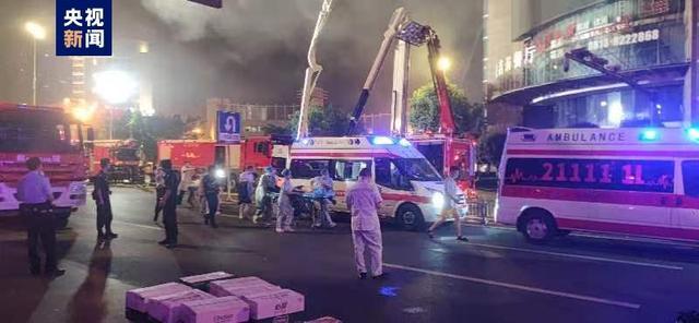 四川自贡百货大楼火灾已致8人遇难