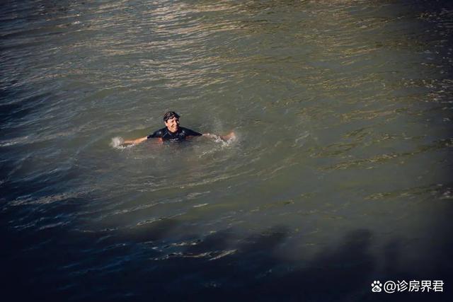 巴黎奥运会开幕在即 负责城市卫生的副市长信心满满：塞纳河水质非常棒