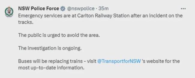 悉尼一婴儿车掉下站台撞上火车