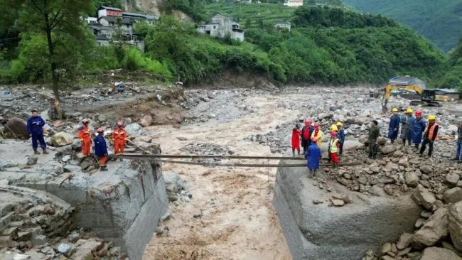 雅安山洪已致8人遇難 村民:很多人在睡覺,來不及跑