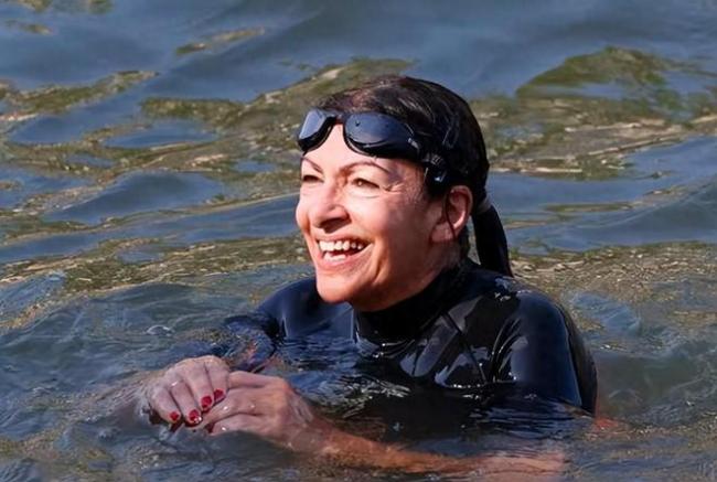 法国体育部长谈塞纳河游泳后感受，“一切都好，没有副作用，没有起皮疹”