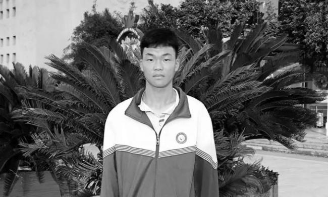 贵州17岁少年车祸去世后捐献器官