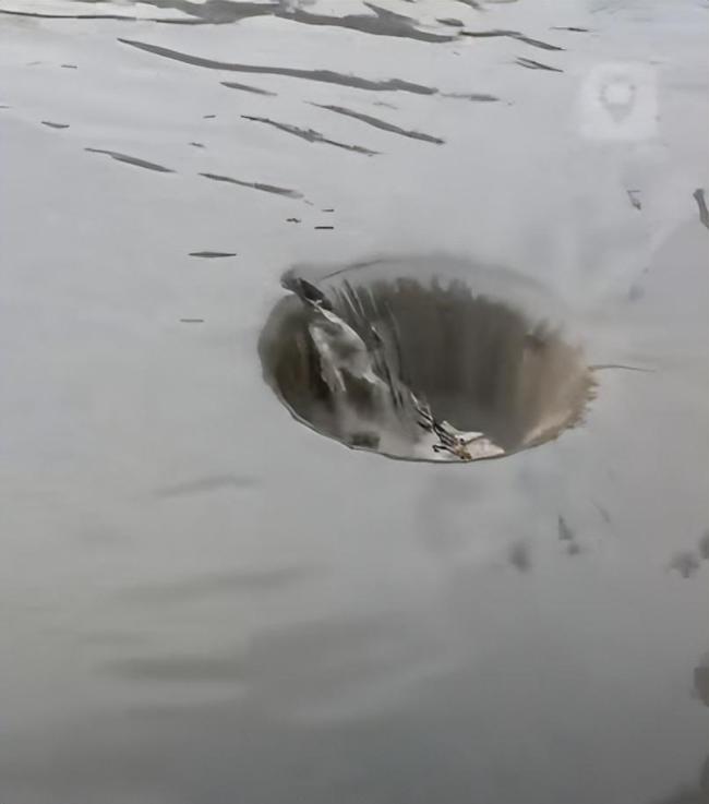 实拍沈阳暴雨：城区内涝开车如行船，微信记录惊心瞬间