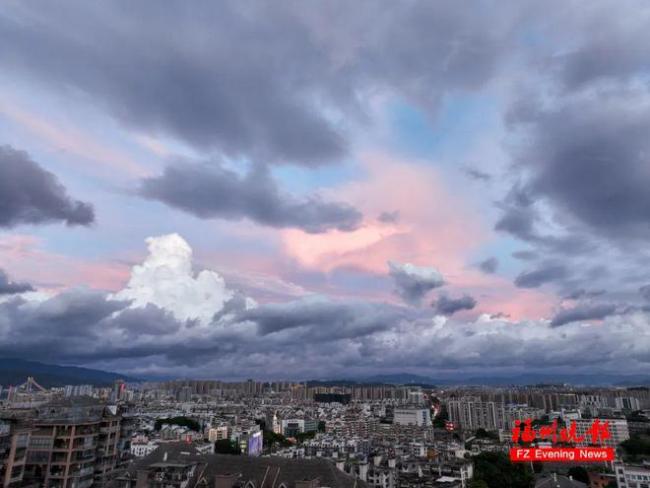 台风来临前的福州天空太美了 暴雨前夕的绝色晚霞