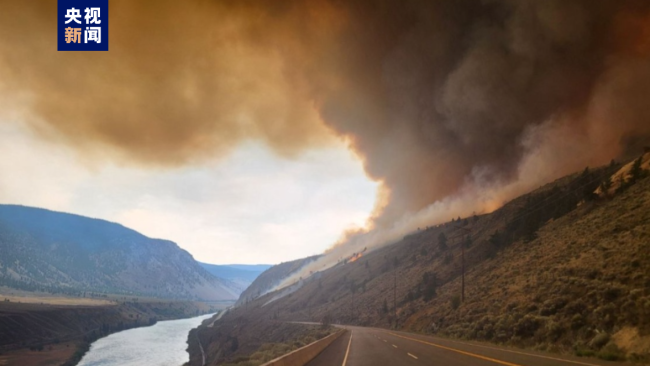 加拿大不列颠哥伦比亚省超400处山火持续燃烧