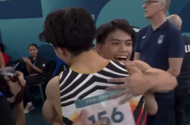刘璇解说完奥运体操男子单杠决赛后，眼含热泪，心疼张博恒！
