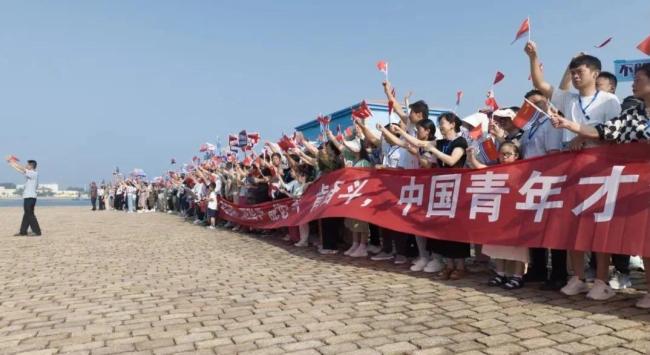 首次！坐着军舰去上学，全网又慕了