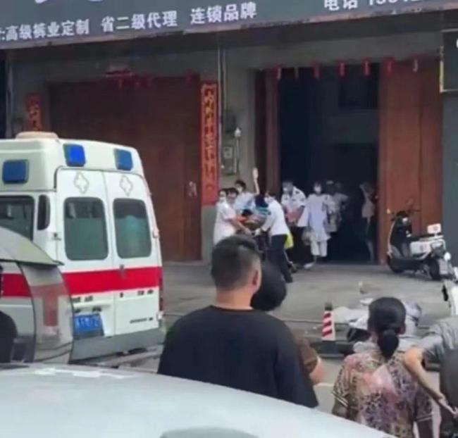 广西玉林4名工人触电身亡”不实：官方辟谣，两人正抢救