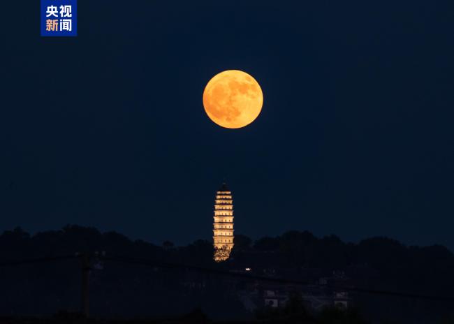 快看！今年首个“超级月亮”现身夜空