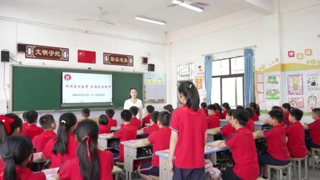 各地开学第一天 开启“开学第一课”，共绘成长新篇