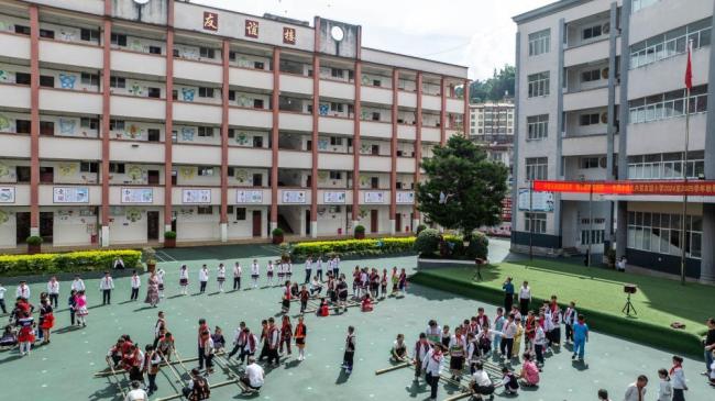 大山里的中非友谊小学开学