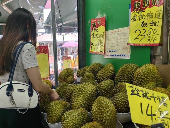 武汉榴莲每斤最低跌至个位数 金秋水果市场狂欢