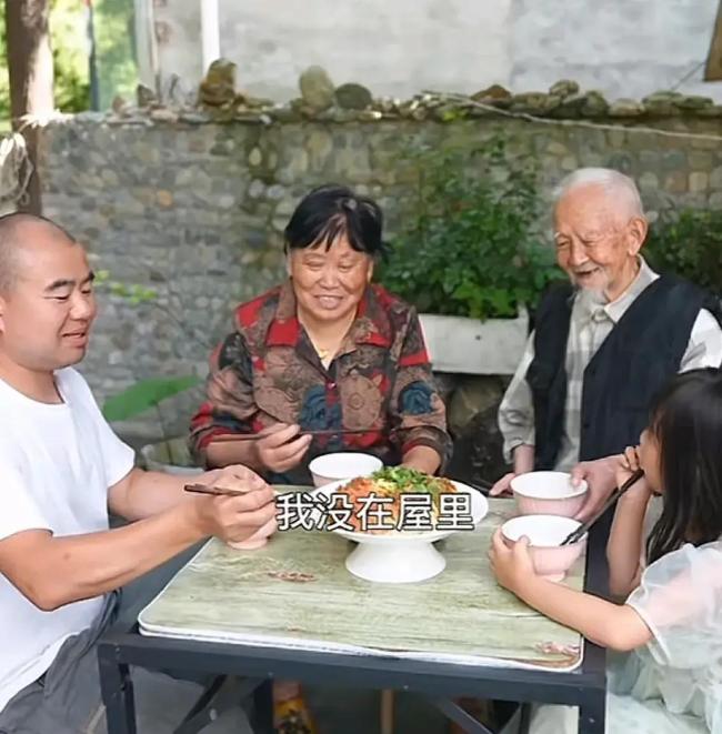 网红“川味盐太婆”去世 乡村温情记忆永存