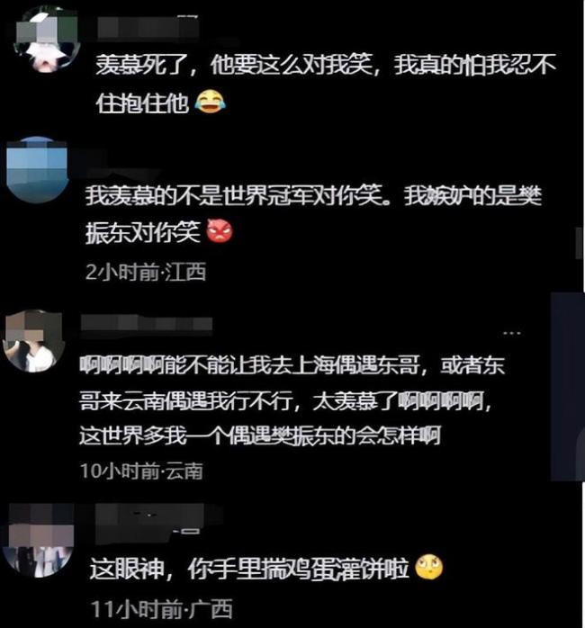 樊振东被工作人员拉住，合影小姐姐却主动让C位，王励勤护着小胖