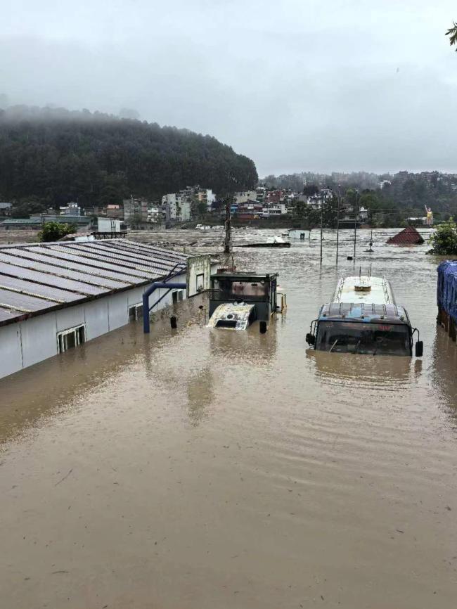 尼泊尔持续暴雨造成至少50人死亡 国内航班中断