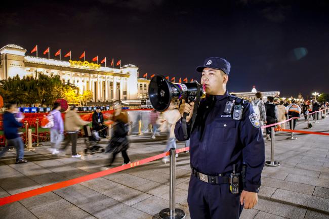 天安门广场举行国庆升国旗仪式