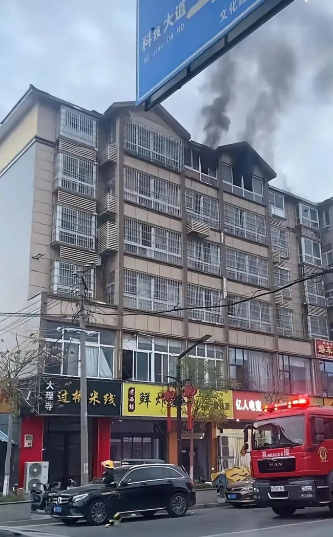 开封女子放火后跳楼身亡？知情者发声 故意还是意外不太清楚