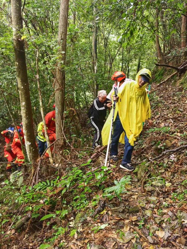 5名驴友不听劝阻进入未经开发山区 深夜失联引发紧急救援