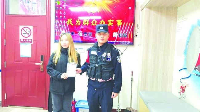 外籍游客护照丢失 民警两小时快速找回