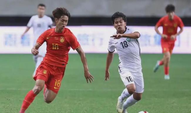 U19国足围攻蒙古一分钟破门！中柱被堵枪眼，边路强吃传中精准推射 青训成果展示