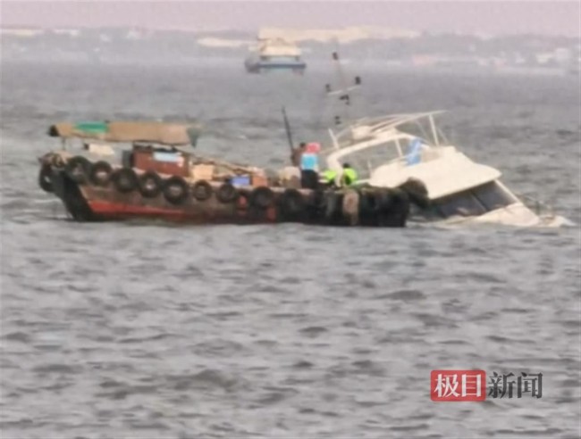 广西北海一小艇在码头附近海域沉没