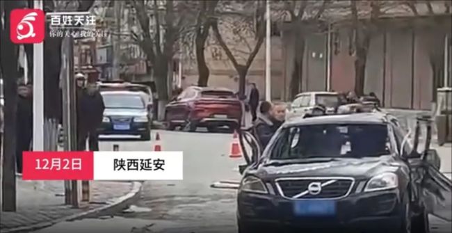 陕西一轿车当街爆炸 当地回应