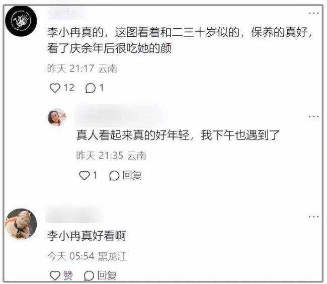 74岁刘晓庆扮大学生，与向太合影蹲前面，颜值被48岁李小冉碾压了吗！