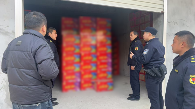 监犯生意、储存烟花炮竹！魏某某被行拘！