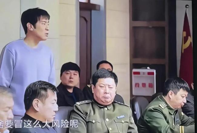 《我是刑警》惊喜连连：群演竟然是真警察政委，真实表现引共鸣