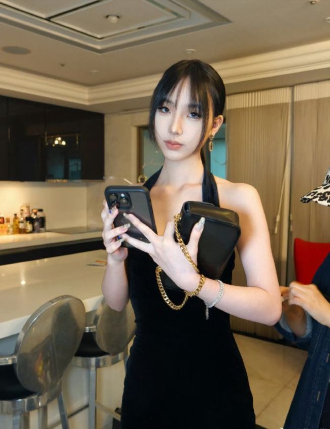 小S晒与大女儿圣诞合照 母女温馨互动引热议