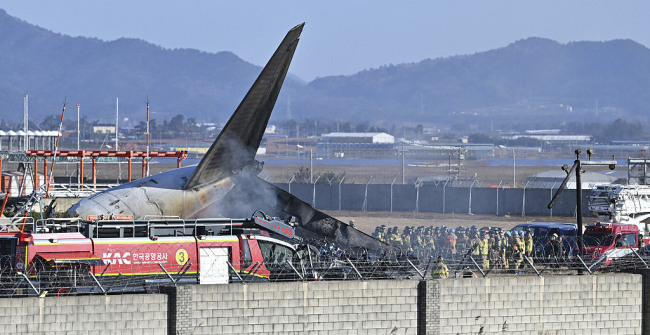 韩国客机碰撞起火事故已致58人死亡