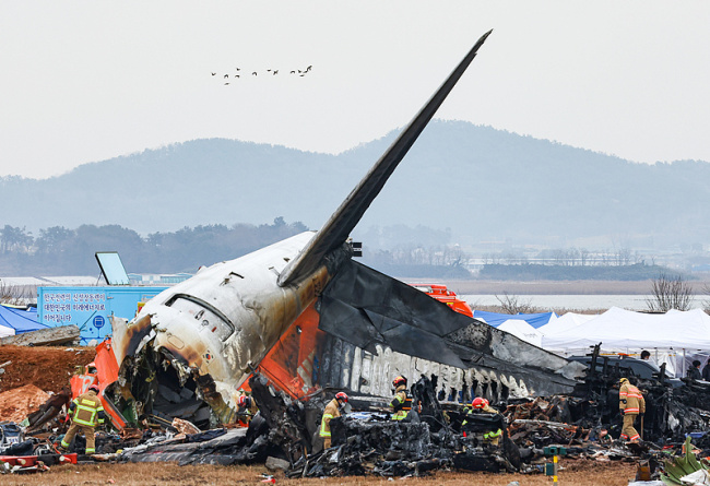 韩国国土交通部回应外界对空难疑问 公布事故细节与调查进展