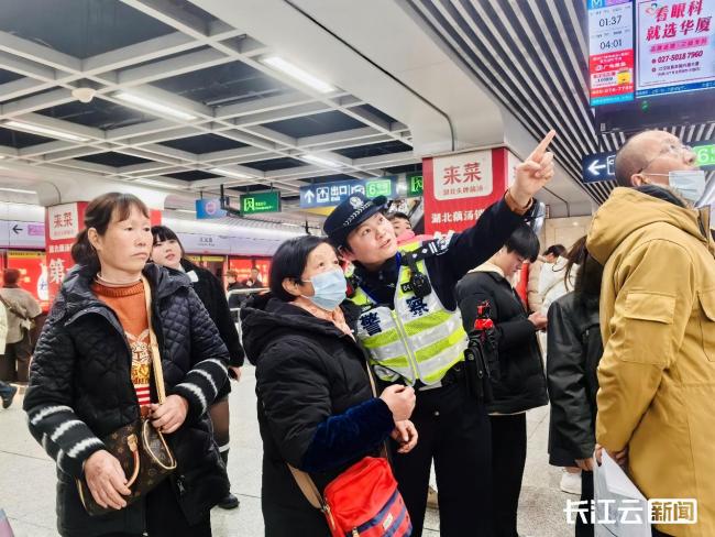 武汉跨年夜：治安平稳有序，城市温暖有光