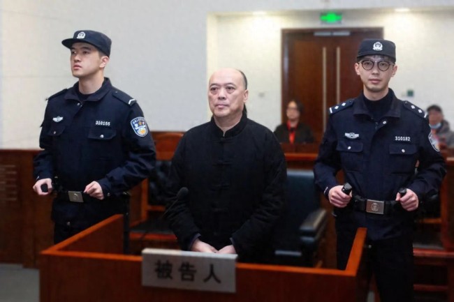 李锦明纳贿伪造武装部队证件案宣判