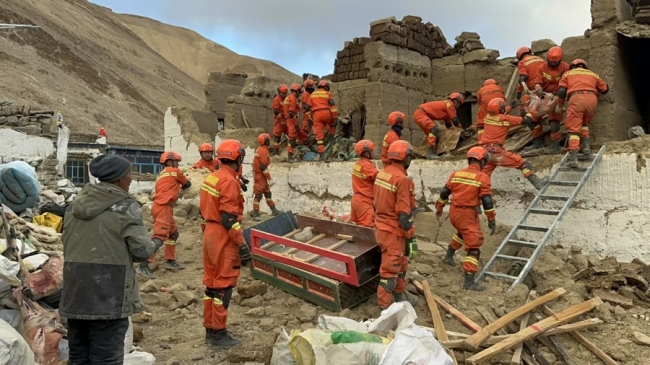 上海援藏干部紧急返岗 奔赴地震灾区救援