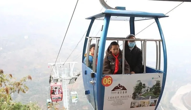 3小時→30分鐘！這群孩子坐著“空中校車”去上學(xué)