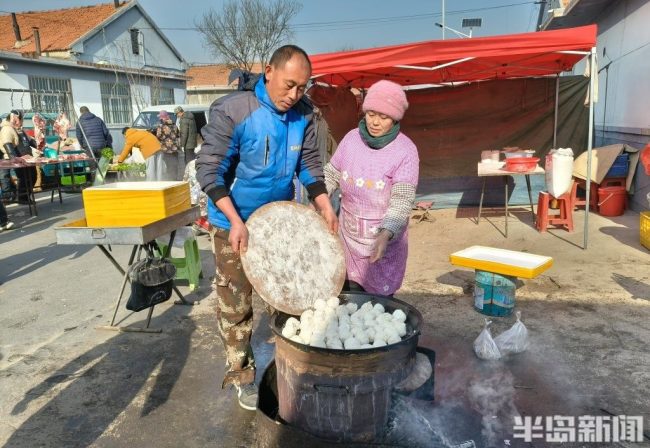 “爐包夫妻”供出個(gè)研究生 煙火里的奮斗故事