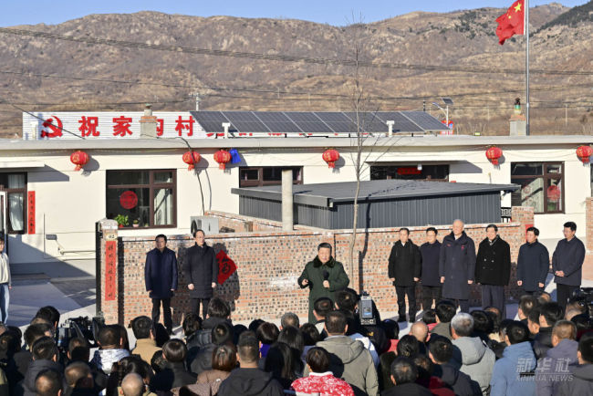 习近平在辽宁葫芦岛市看望慰问受灾群众