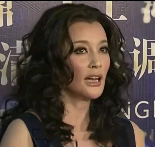 被问到自己生日时，刘晓庆居然不知道自己哪年生的