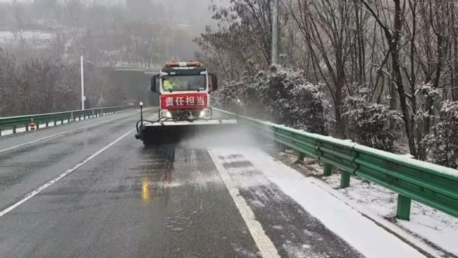 陜西交通運輸部門硬核除雪 全力保障道路暢通